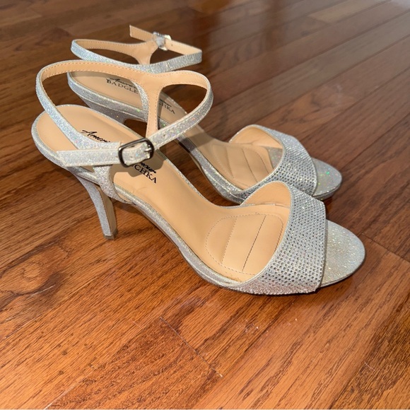 Badgley Mischka Stiletto Silver Shimmer Rhinestone Heels Shoes 9W - Picture 3 of 9